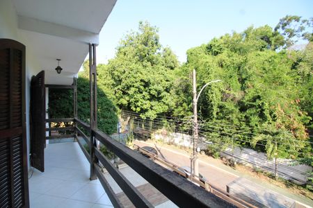 Casa de condomínio à venda com 229m², 4 quartos e 2 vagasSala - Varanda