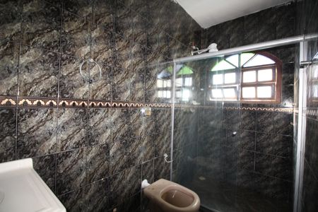 Casa de condomínio à venda com 229m², 4 quartos e 2 vagasBanheiro Social