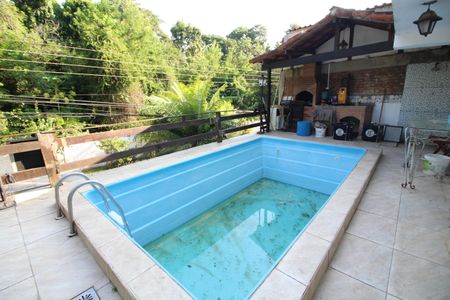 Casa de condomínio à venda com 229m², 4 quartos e 2 vagasPiscina