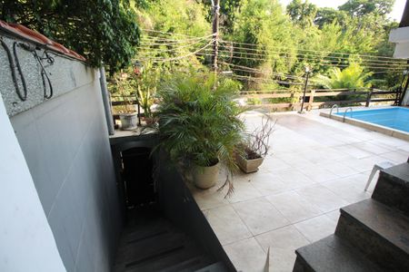 Casa de condomínio à venda com 229m², 4 quartos e 2 vagasEntrada