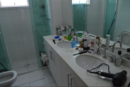 Apartamento para alugar com 205m², 3 quartos e 3 vagasBanheiro da suíte 1