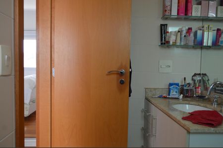 Apartamento para alugar com 205m², 3 quartos e 3 vagasBanheiro da suíte 2