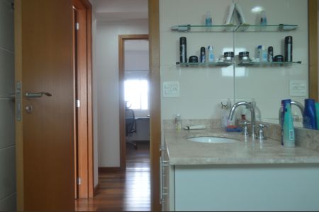 Apartamento para alugar com 205m², 3 quartos e 3 vagasBanheiro