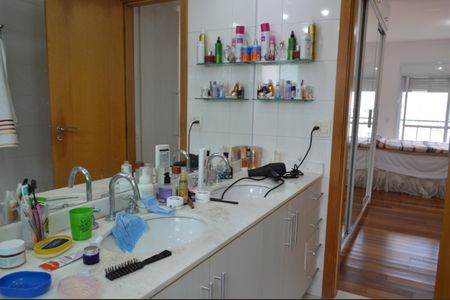 Apartamento para alugar com 205m², 3 quartos e 3 vagasBanheiro da suíte 1