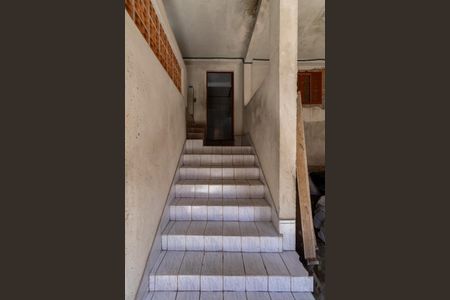 Casa à venda com 297m², 3 quartos e 2 vagas Casa à venda com 297m², 3 quartos e 2 vagasEscada