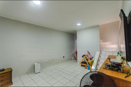 Casa à venda com 101m², 4 quartos e 2 vagas Casa à venda com 101m², 4 quartos e 2 vagasSala