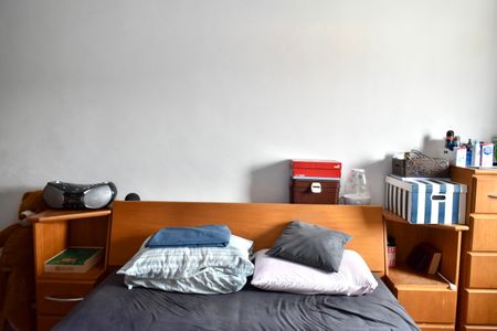 Casa à venda com 100m², 3 quartos e 1 vaga Casa à venda com 100m², 3 quartos e 1 vagaQuarto 1