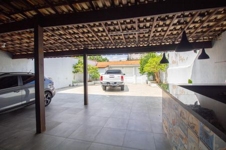 Casa à venda com 250m², 3 quartos e 10 vagas Casa à venda com 250m², 3 quartos e 10 vagasGaragem
