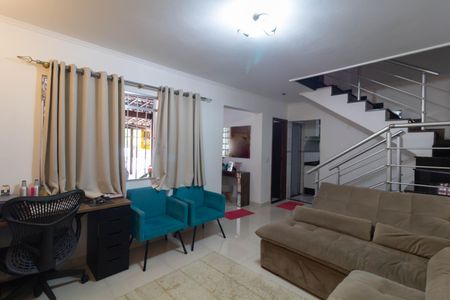 Casa à venda com 250m², 3 quartos e 10 vagas Casa à venda com 250m², 3 quartos e 10 vagasSala