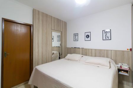 Casa à venda com 250m², 3 quartos e 10 vagas Casa à venda com 250m², 3 quartos e 10 vagasSuíte