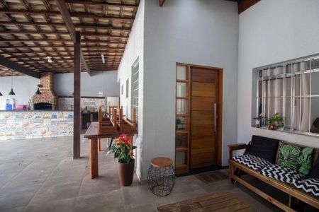 Casa à venda com 250m², 3 quartos e 10 vagas Casa à venda com 250m², 3 quartos e 10 vagasGaragem