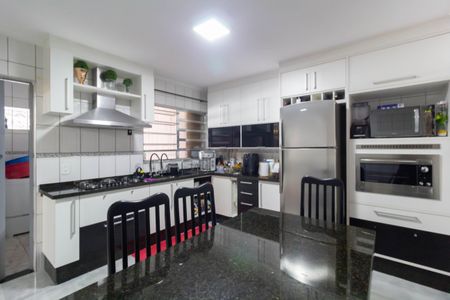 Casa à venda com 250m², 3 quartos e 10 vagas Casa à venda com 250m², 3 quartos e 10 vagasCozinha