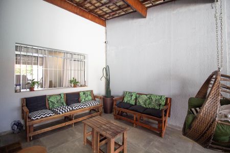 Casa à venda com 250m², 3 quartos e 10 vagas Casa à venda com 250m², 3 quartos e 10 vagasGaragem