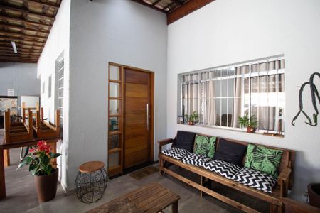 Casa à venda com 250m², 3 quartos e 10 vagas Casa à venda com 250m², 3 quartos e 10 vagasGaragem