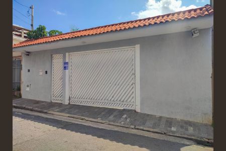 Casa à venda com 250m², 3 quartos e 10 vagas Casa à venda com 250m², 3 quartos e 10 vagasFachada