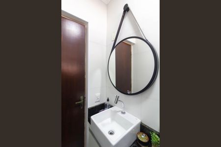 Casa à venda com 250m², 3 quartos e 10 vagas Casa à venda com 250m², 3 quartos e 10 vagasLavabo