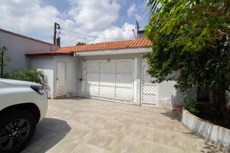 Casa à venda com 250m², 3 quartos e 10 vagas Casa à venda com 250m², 3 quartos e 10 vagasGaragem