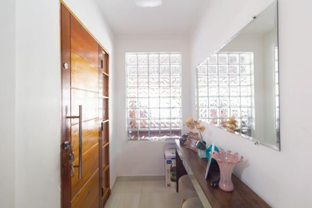 Casa à venda com 250m², 3 quartos e 10 vagas Casa à venda com 250m², 3 quartos e 10 vagasEntrada