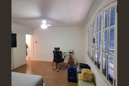 Casa de condomínio à venda com 92m², 4 quartos e 2 vagas Casa de condomínio à venda com 92m², 4 quartos e 2 vagasQuarto