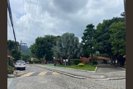 Casa de condomínio à venda com 92m², 4 quartos e 2 vagas Casa de condomínio à venda com 92m², 4 quartos e 2 vagasCondomínio