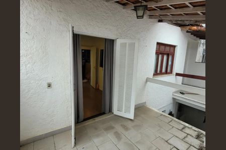 Casa de condomínio à venda com 92m², 4 quartos e 2 vagas Casa de condomínio à venda com 92m², 4 quartos e 2 vagasSacada