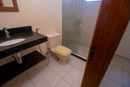 Casa de condomínio para alugar com 120m², 2 quartos e 1 vagaBanheiro quarto 1