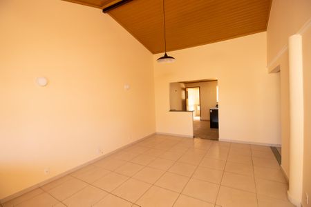 Casa de condomínio para alugar com 120m², 2 quartos e 1 vagaSala