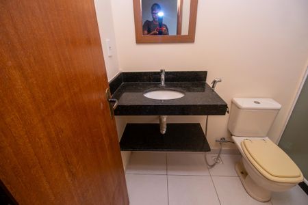 Casa de condomínio para alugar com 120m², 2 quartos e 1 vagaBanheiro quarto 1