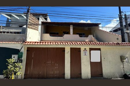 Casa de condomínio para alugar com 120m², 2 quartos e 1 vagaFachada