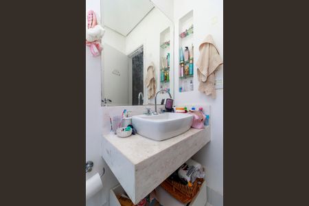 Casa à venda com 164m², 3 quartos e 2 vagasBanheiro 2