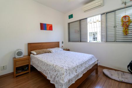 Casa à venda com 164m², 3 quartos e 2 vagasSuíte