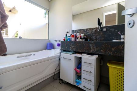 Casa à venda com 164m², 3 quartos e 2 vagasSuíte - Banheiro