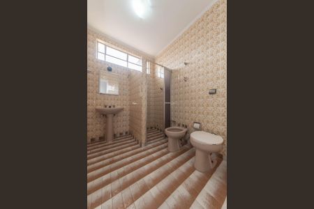 Casa para alugar com 127m², 3 quartos e 2 vagas Casa para alugar com 127m², 3 quartos e 2 vagasBanheiro Social