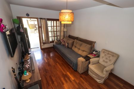 Casa à venda com 110m², 2 quartos e 2 vagasSala