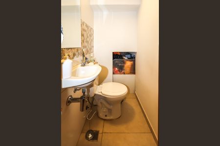 Casa à venda com 110m², 2 quartos e 2 vagasLavabo