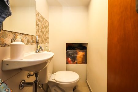 Casa à venda com 110m², 2 quartos e 2 vagasLavabo