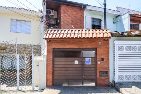 Casa à venda com 110m², 2 quartos e 2 vagasFachada + Placa