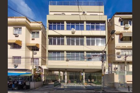 Apartamento à venda com 65m², 2 quartos e 1 vagaFachada e portaria