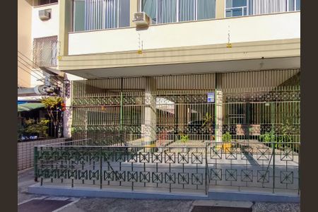 Apartamento à venda com 65m², 2 quartos e 1 vagaFachada e portaria