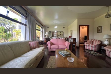 Casa à venda com 485m², 4 quartos e 4 vagas Casa à venda com 485m², 4 quartos e 4 vagasSala