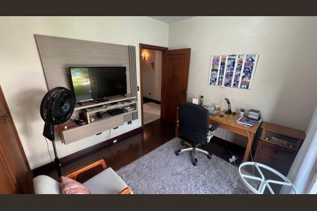 Casa à venda com 485m², 4 quartos e 4 vagas Casa à venda com 485m², 4 quartos e 4 vagasQuarto 2