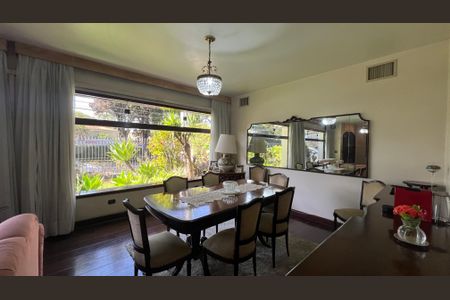 Casa à venda com 485m², 4 quartos e 4 vagas Casa à venda com 485m², 4 quartos e 4 vagasSala de Jantar