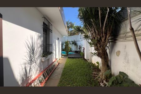 Casa à venda com 485m², 4 quartos e 4 vagas Casa à venda com 485m², 4 quartos e 4 vagasQuintal