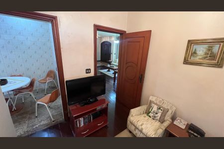 Casa à venda com 485m², 4 quartos e 4 vagas Casa à venda com 485m², 4 quartos e 4 vagasSala de TV