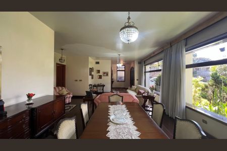 Casa à venda com 485m², 4 quartos e 4 vagas Casa à venda com 485m², 4 quartos e 4 vagasSala de Jantar