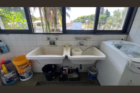 Casa à venda com 485m², 4 quartos e 4 vagas Casa à venda com 485m², 4 quartos e 4 vagasLavanderia