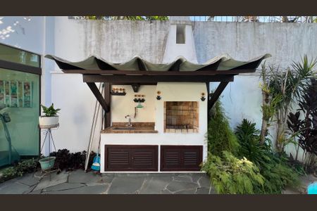 Casa à venda com 485m², 4 quartos e 4 vagas Casa à venda com 485m², 4 quartos e 4 vagasChurrasqueira