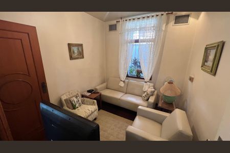 Casa à venda com 485m², 4 quartos e 4 vagas Casa à venda com 485m², 4 quartos e 4 vagasSala de TV