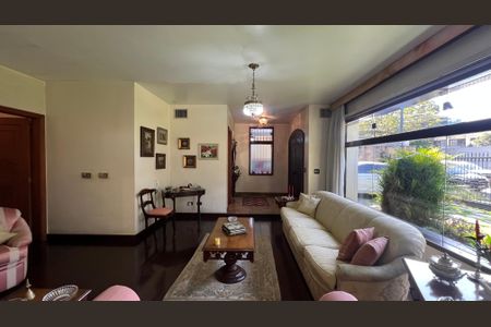 Casa à venda com 485m², 4 quartos e 4 vagas Casa à venda com 485m², 4 quartos e 4 vagasSala