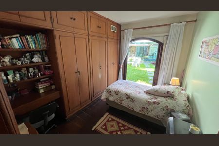 Casa à venda com 485m², 4 quartos e 4 vagas Casa à venda com 485m², 4 quartos e 4 vagasQuarto 3